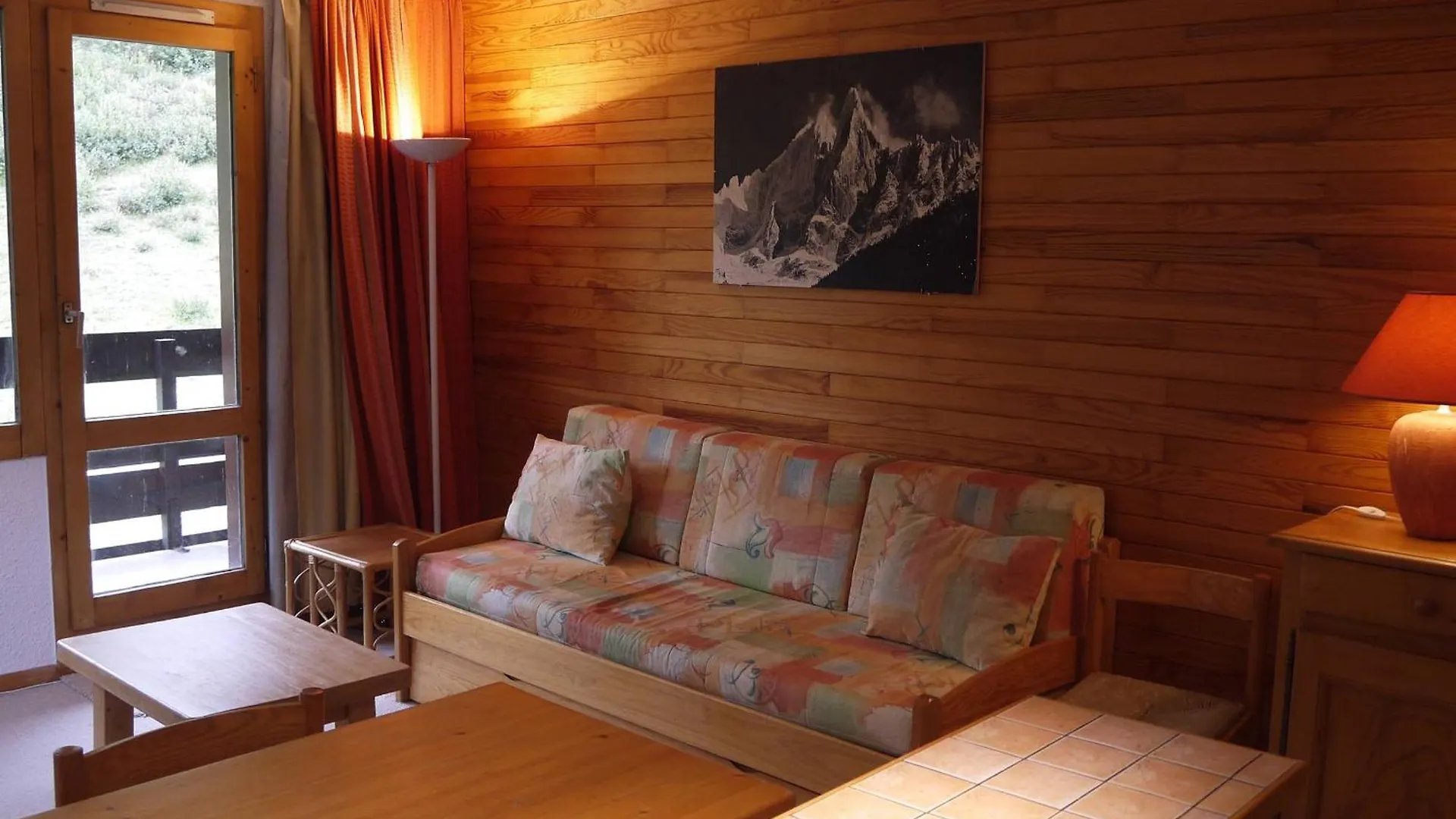 Appartement Skis Aux Pieds Pour 6 Personnes A Meribel - Fr-1-355-146