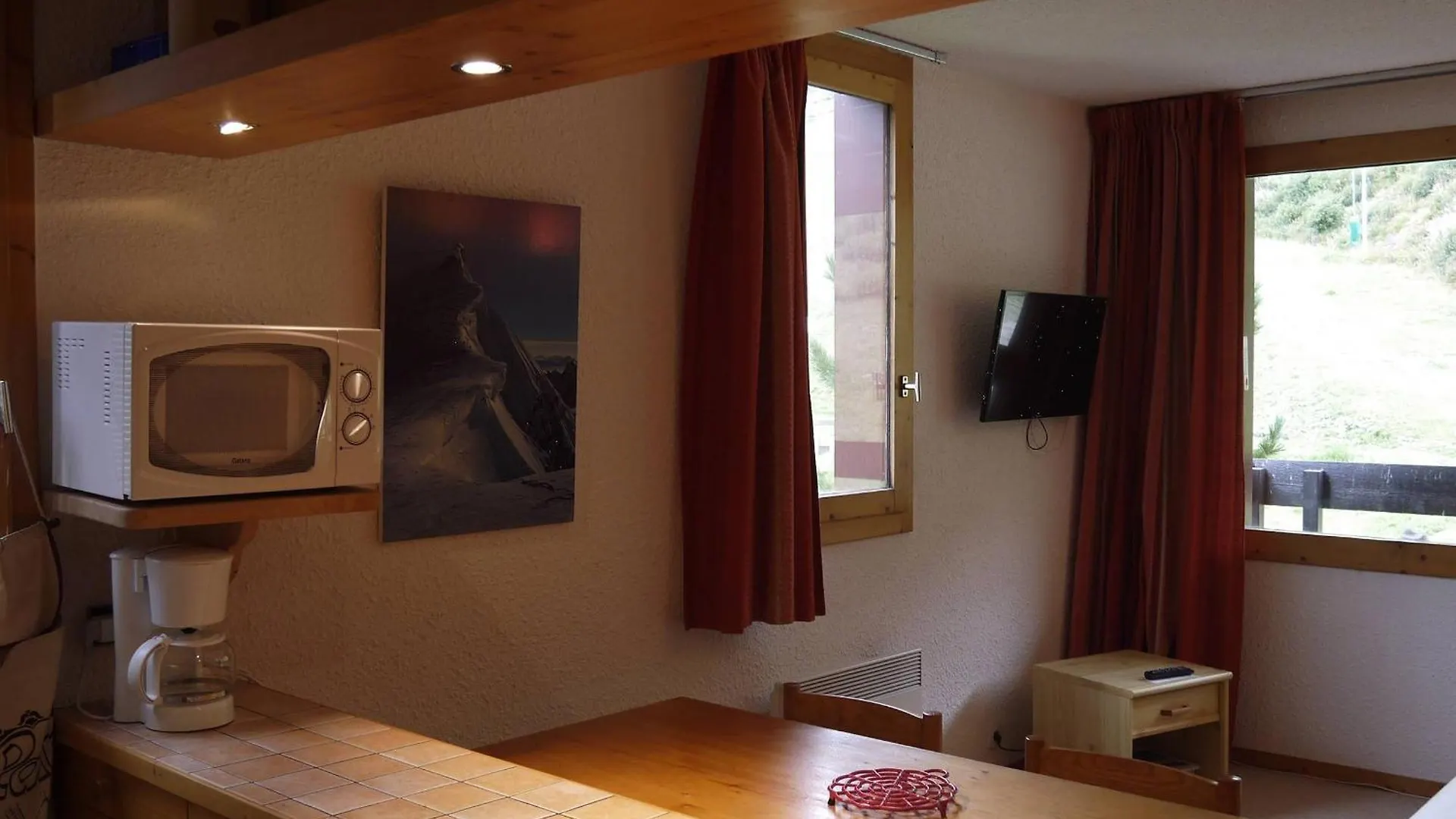 Apartment Appartement Skis Aux Pieds Pour 6 Personnes A Meribel - Fr-1-355-146